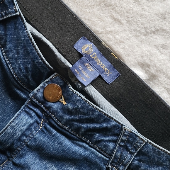 DEMOCRACY 🤍 - Picture 6 of 9